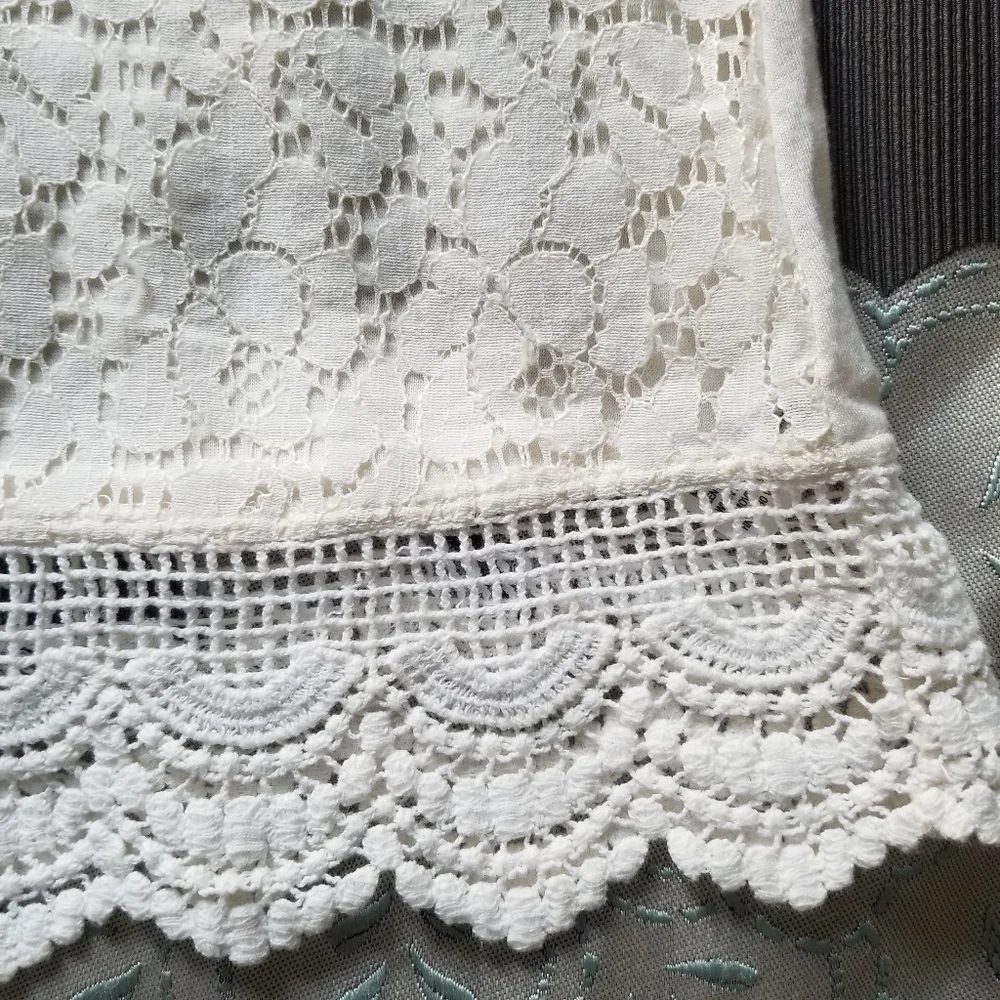 Large lace tank - Picture 2 of 5